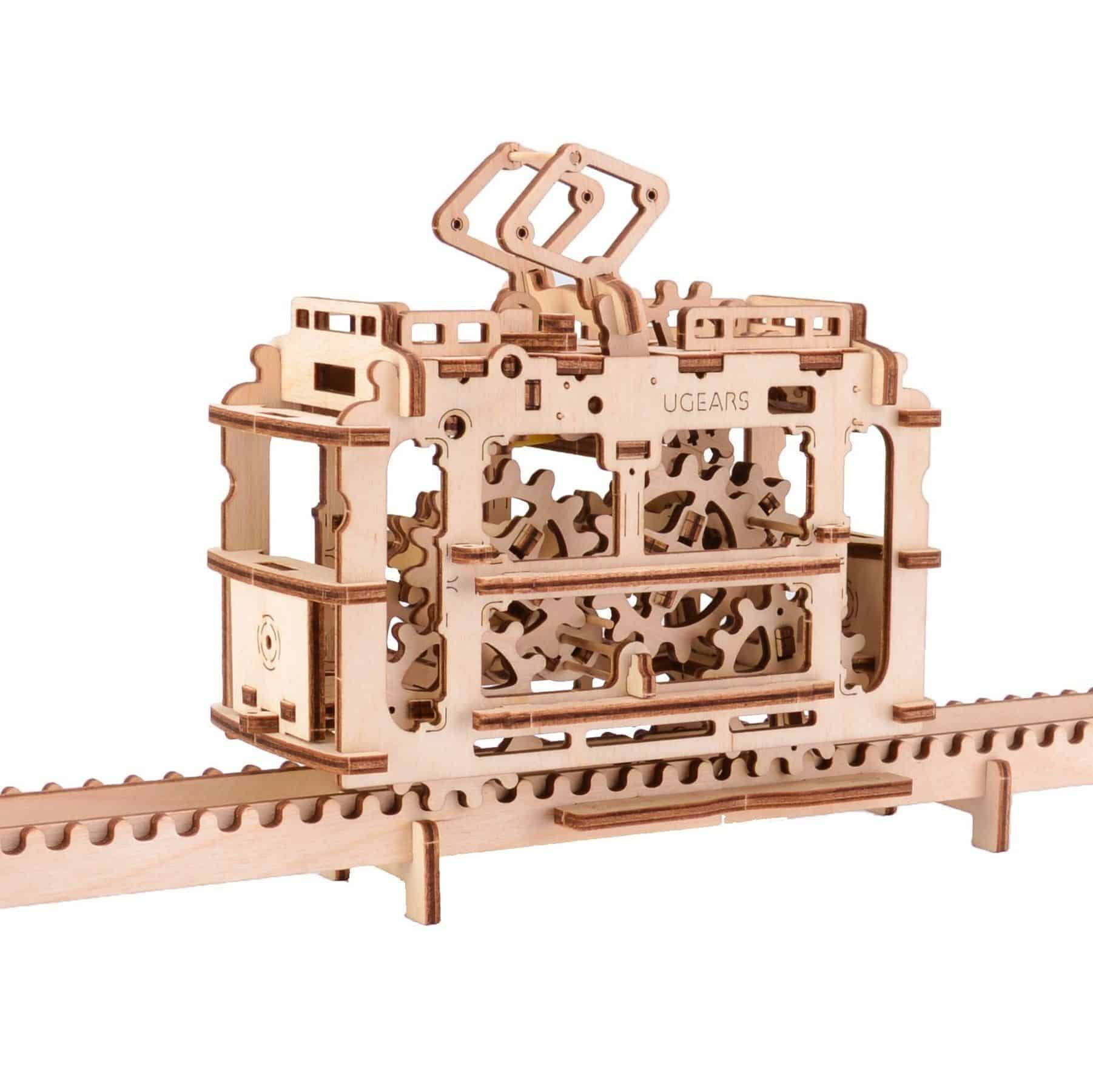 01.-Ugears-Tram-1 UGEARS Straßenbahn - mechanischer Holzbausatz – Bild 1