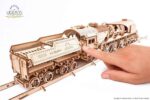 UGEARS V-Express Dampflokomotive mit Tender - mechanischer Holzbausatz – Bild 9