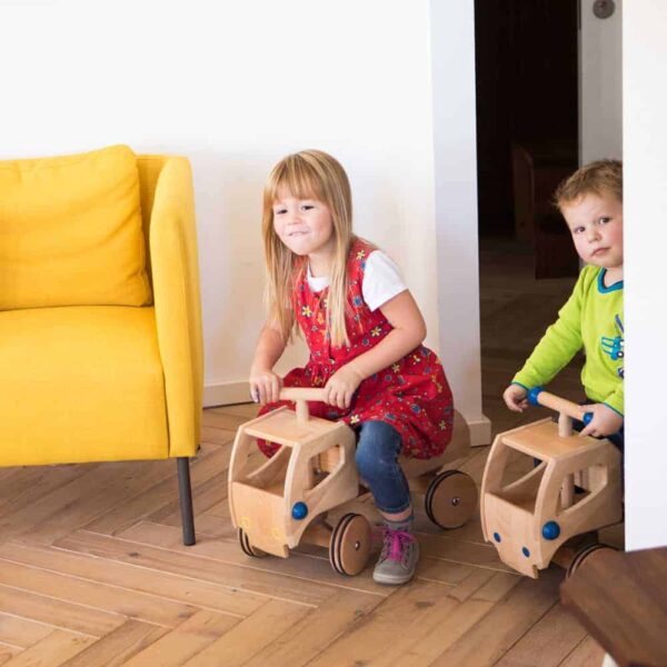 Holz Rutscher Fred – Rutschauto Blau (2)