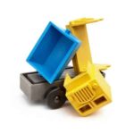 Der Kippwagen wird so genannt, weil er sich mit seinem Behälter gut eignet, um Dinge auszukippen. Wann das für dich nicht nach Spaß klingt, dann bist du nicht 3 Jahre alt! Der Kippwagen besteht aus 4 Teilen, die gleichzeitig ein leicht zu lösendes Puzzle darstellen. Die Teile passen problemlos ineinander, so gibt es keinen Frust. Und als Belohnung kannst du mit einem tollen Kipplaster umherfahren.