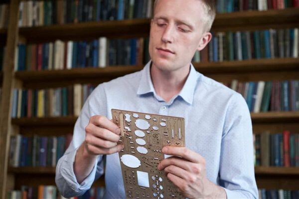 UGEARS Forschungsschiff - mechanischer Holzbausatz – Bild 16