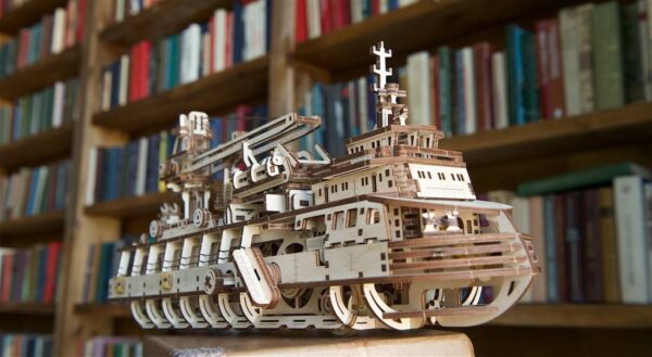 Ugears Forschungsboot