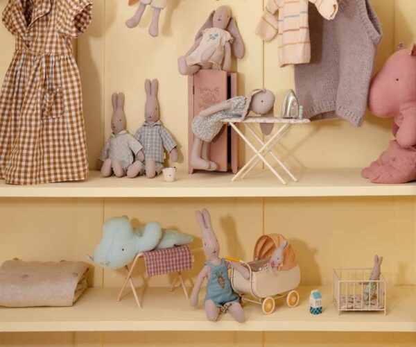 Maileg Hase im Overall - 31 cm (3)