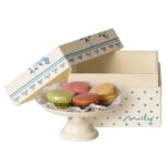 Maileg Macarons auf Kuchenplatte