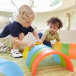 Guidecraft Discovery Rainbow Arches & Tunnels – Stapel- & Lichttspiel-Set für Kleinkinder