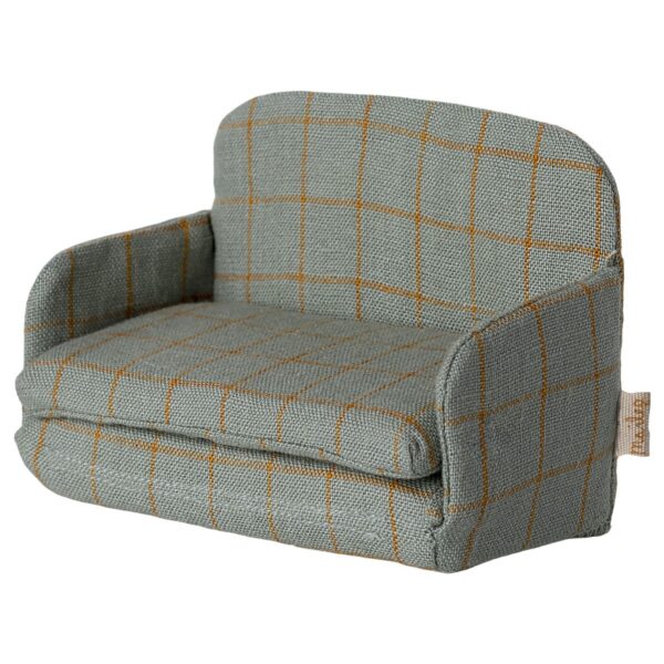 2. Weiches, gepolstertes Miniatur-Sofa mit grauem Stoff und orangefarbenem Karo-Muster, ideal für Puppenhäuser oder als dekoratives Sammlerstück.