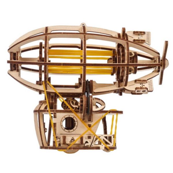 2. Handgefertigtes Holzmobil mit gelben Gummibändern und komplexer Mechanik, gebaut aus Holz, für kreative Modellbau- und Bastelprojekte.