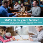 Lustiges Familienspiel: Volleyball am Tisch, Kinder spielen begeistert, während Erwachsene im Hintergrund lachen. Perfekt für Spieleabende und Partys, fördert Spaß und Zusammenhalt.